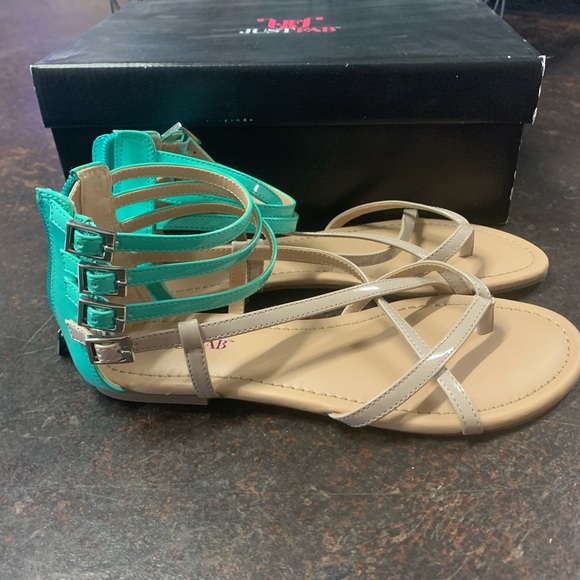 Sandals - Picture 3 of 4